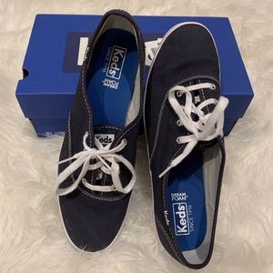 Selling a pair of practically new kids in great shape!